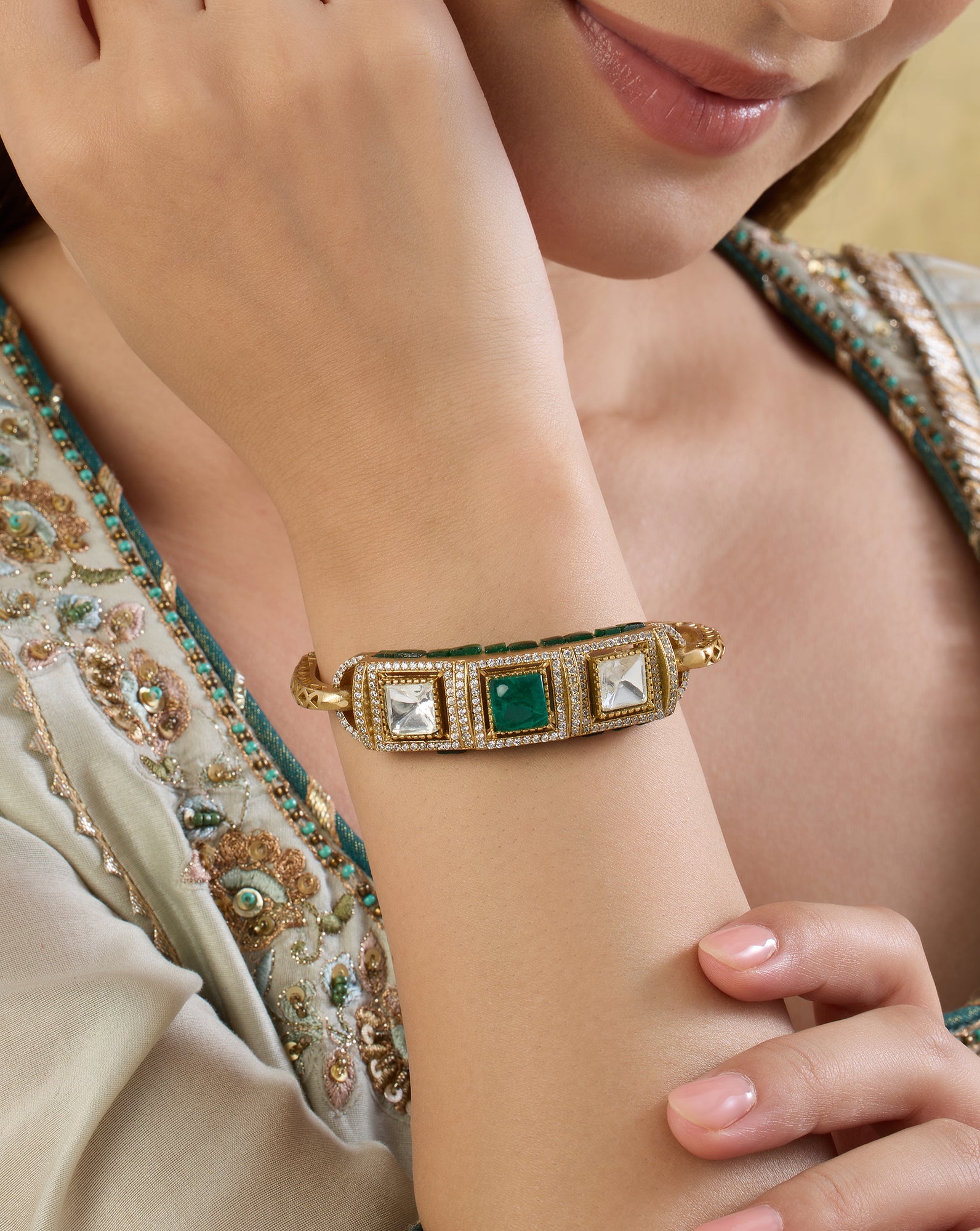 Avyara Kundan Bangle