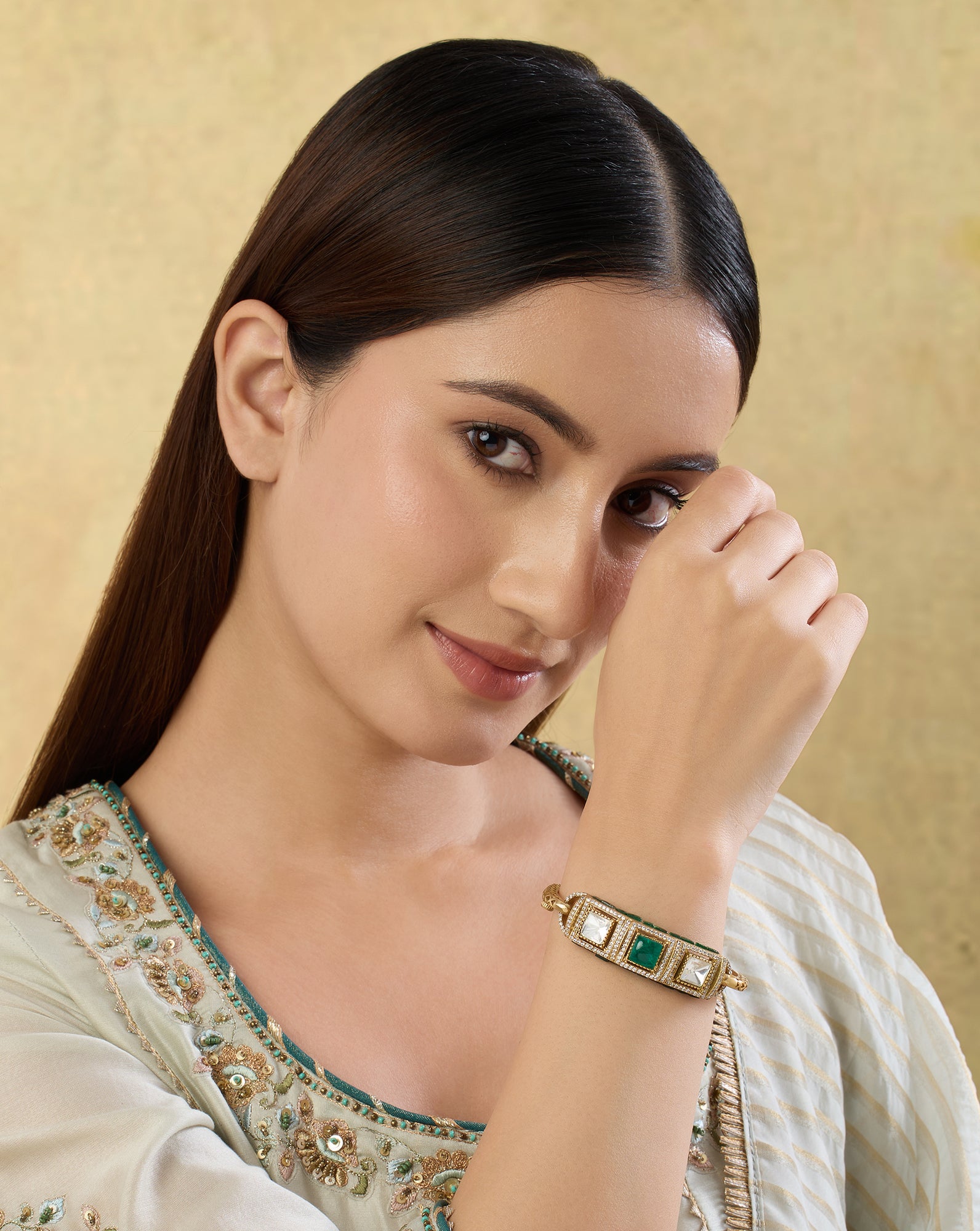 Avyara Kundan Bangle