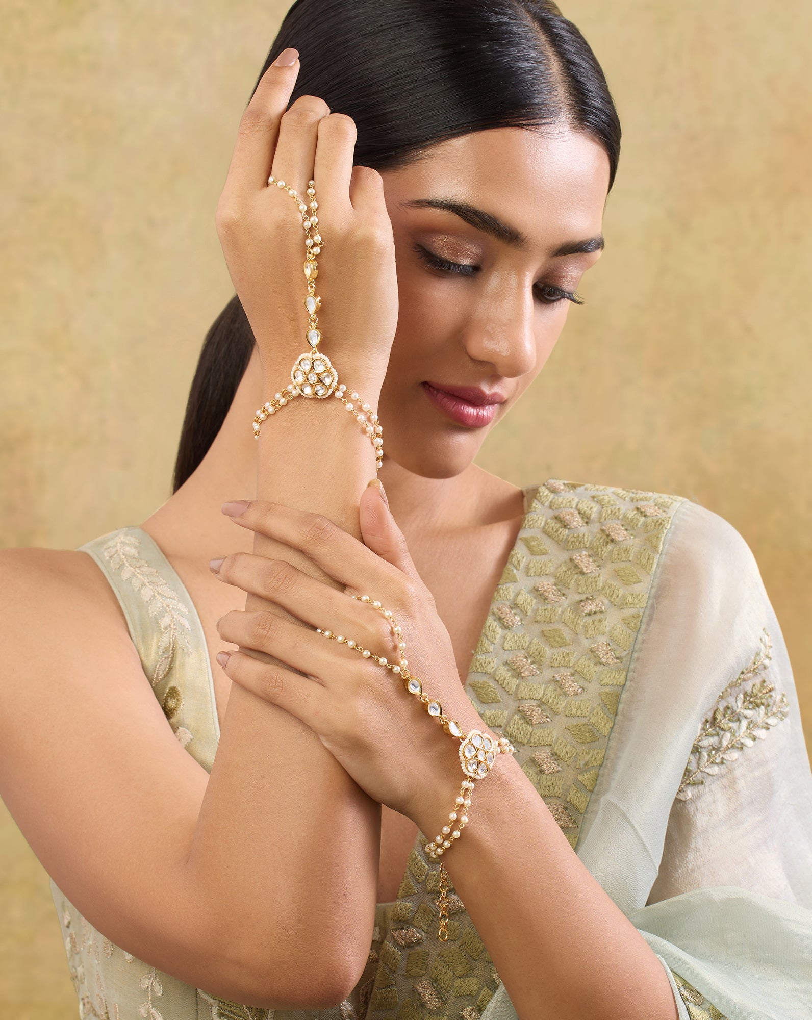 Yashvi Kundan Haath Phool