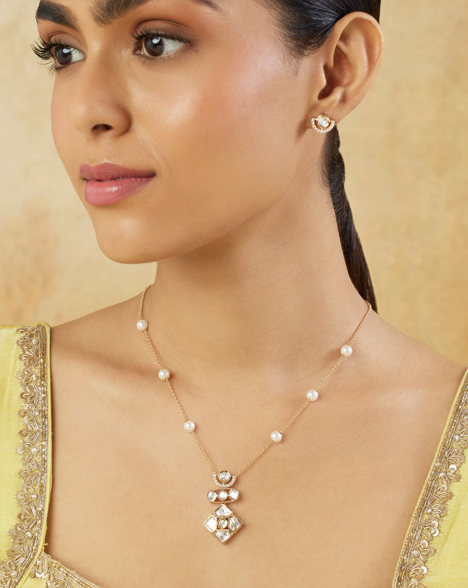 Kundan Pearl Short Necklace Set