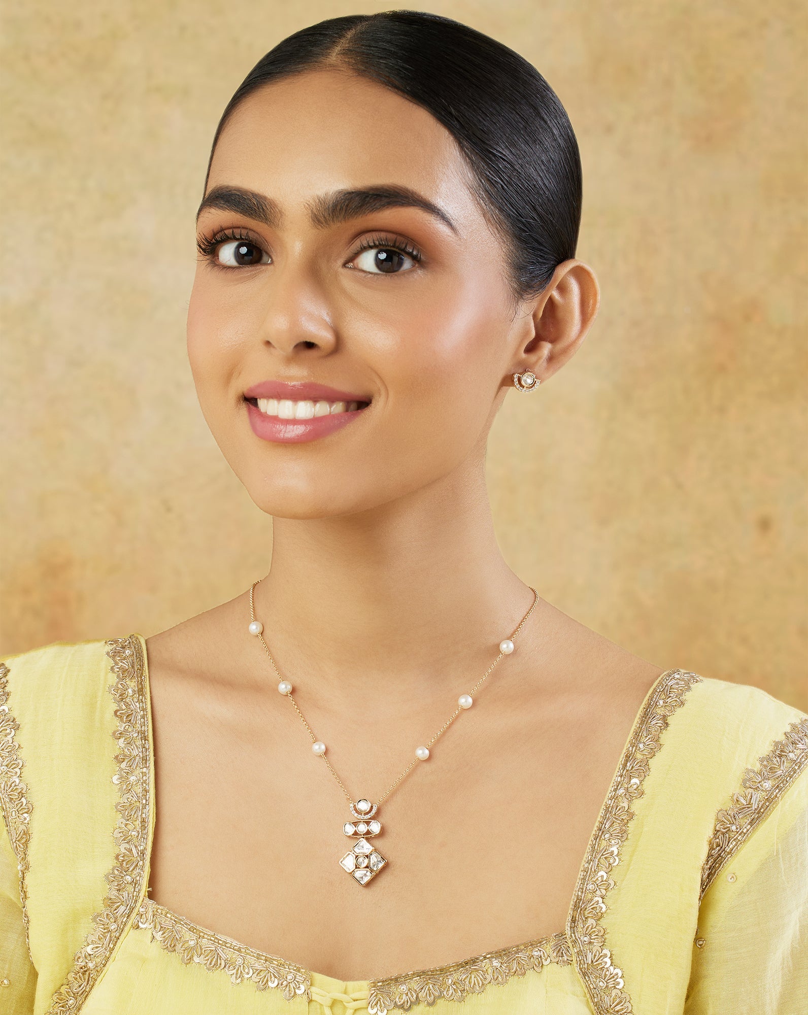 Kundan Pearl Short Necklace Set